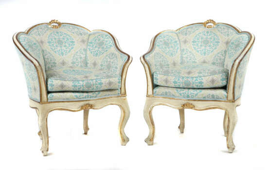 Demi Lune-Sofa und zwei Fauteuils im Rokokostil 19. Jh./um 1900, moulu… - photo 2 Demi Lune-Sofa und zwei Fauteuils im Rokokostil 19. Jh./um 1900, moulu… - photo 2