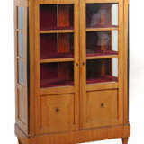 Büchervitrine im Biedermeierstil um 1900 ?, Kirschbaum furniert, zweit… - Foto 1