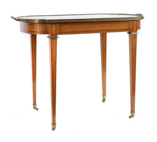 Tablettwagen 20. Jh., spitz zulaufende Vierkantbeine mit Lenkrollen, d… - photo 1 Tablettwagen 20. Jh., spitz zulaufende Vierkantbeine mit Lenkrollen, d… - photo 1