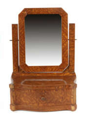 Psyche mit Schubfach Anfang 20. Jh., Eschemaser furniert, Tischspiegel…