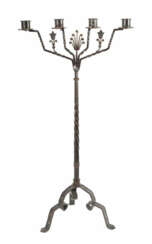 Vierflammiger Bodenstandleuchter 20. Jh., Kunstschmiedeeiserner Kerzen…