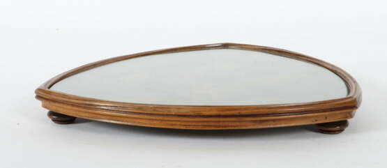 Art Nouveau-Tablett Frankreich, um 1900, mit Intarsienaignatur ''Gallé… - photo 2 Art Nouveau-Tablett Frankreich, um 1900, mit Intarsienaignatur ''Gallé… - photo 2