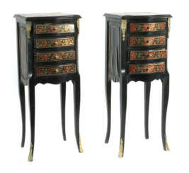 Ein Paar kleine Beistellkommoden im Napoleon III.-Stil 20. Jh., wohl B…