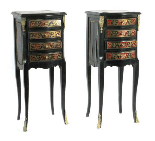 Ein Paar kleine Beistellkommoden im Napoleon III.-Stil 20. Jh., wohl B… - Foto 1