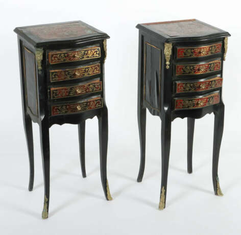 Ein Paar kleine Beistellkommoden im Napoleon III.-Stil 20. Jh., wohl B… - Foto 2