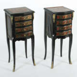 Ein Paar kleine Beistellkommoden im Napoleon III.-Stil 20. Jh., wohl B… - Foto 2