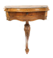 Wandkonsole im Rokokostil 20. Jh., Nussbaum furniert, geschweifte Zarg…