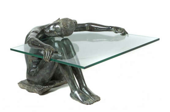 Skulpturaler Tisch 20./21. Jh., Bronzegussfigur als unterlebensgroßer … - фото 2 Skulpturaler Tisch 20./21. Jh., Bronzegussfigur als unterlebensgroßer … - фото 2