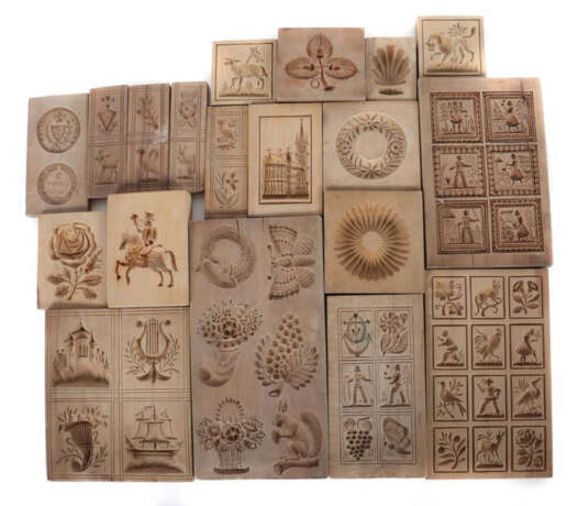 Sammlung von 19 Modeln 19. Jh., Obstholz, einseitig belegte Rechteckmo… - photo 1 Sammlung von 19 Modeln 19. Jh., Obstholz, einseitig belegte Rechteckmo… - photo 1