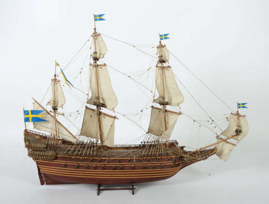 Schiffsmodell der Wasa/Stockholm 2. Hälfte 20. Jh., variierende Hölzer… - photo 2