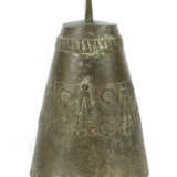 Glocke 19. Jh., Bronze, Wandung umgehend mit reliefiertem Dekor, mit K… - photo 1