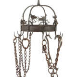 Küchen-/Speckkrone 19. Jh., Schmiedeeisen, an einer Gliederkette hänge… - photo 1