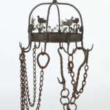 Küchen-/Speckkrone 19. Jh., Schmiedeeisen, an einer Gliederkette hänge… - photo 2