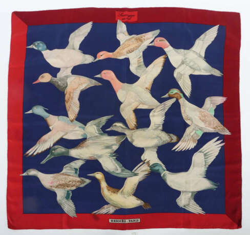 Hermès-Seidencarré Paris, Ende 20. Jh., ''Sauvagine en vol'', mehrere … - photo 1 Hermès-Seidencarré Paris, Ende 20. Jh., ''Sauvagine en vol'', mehrere … - photo 1