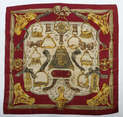 Hermès-Seidencarré Paris, Ende 20. Jh., ''Etriers'', variierende Steig… - photo 1 Hermès-Seidencarré Paris, Ende 20. Jh., ''Etriers'', variierende Steig… - photo 1