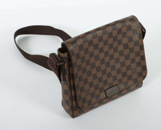Louis Vuitton-Schultertasche ''District'' Paris, 2013, Damier Ebene Ca… - photo 2 Louis Vuitton-Schultertasche ''District'' Paris, 2013, Damier Ebene Ca… - photo 2