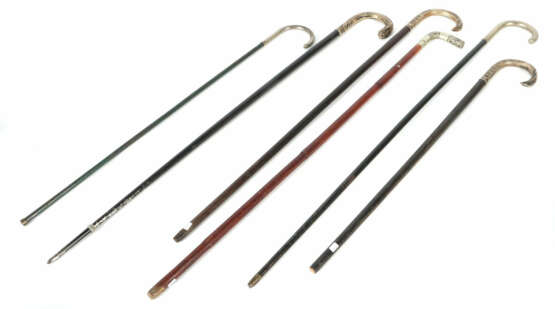 Sammlung von 6 Spazierstöcken 20. Jh., variierende Hölzer tls. ebonisi… - фото 1