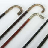 Sammlung von 6 Spazierstöcken 20. Jh., variierende Hölzer tls. ebonisi… - фото 2