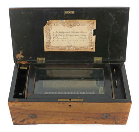 Walzenspieldose Frankreich, um 1890/1900, rechteckiger Holzkorpus tls.… - фото 1