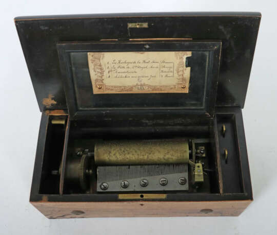 Walzenspieldose Frankreich, um 1890/1900, rechteckiger Holzkorpus tls.… - фото 2
