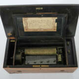 Walzenspieldose Frankreich, um 1890/1900, rechteckiger Holzkorpus tls.… - фото 2