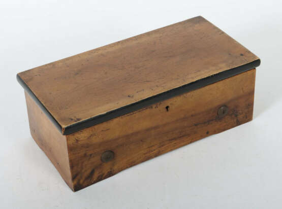 Walzenspieldose Frankreich, um 1890/1900, rechteckiger Holzkorpus tls.… - фото 3