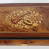 Walzenspieldose Böhme Music, 20. Jh., rechteckiger Holzkorpus mit Wurz… - Foto 2