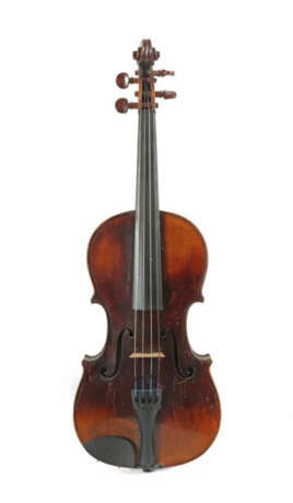 Geige + Bausch-Bogen 4/4 Größe, auf innenliegendem Zettel bez.: ''Nico… - photo 1 Geige + Bausch-Bogen 4/4 Größe, auf innenliegendem Zettel bez.: ''Nico… - photo 1