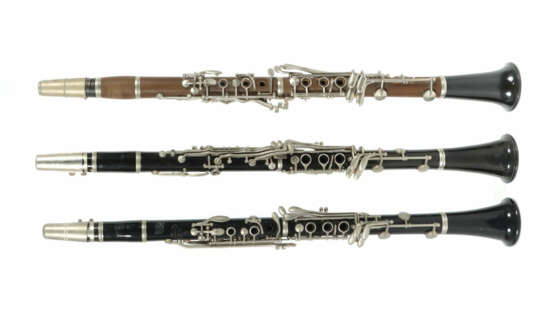 3 Klarinetten ca. Mitte/2. Hälfte 20 Jh., 1 x Bundy USA, Seriennummer … - фото 1 3 Klarinetten ca. Mitte/2. Hälfte 20 Jh., 1 x Bundy USA, Seriennummer … - фото 1
