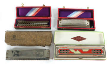 3 x Mundharmonika Hohner, 1 x Echo-Luxe, 1920er Jahre mit Art-Deco-Dek…