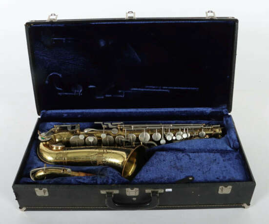 Alt-Saxophon Embassy, Modellnummer 103215, ca. Mitte 20 Jh., Goldmessi… - photo 3 Alt-Saxophon Embassy, Modellnummer 103215, ca. Mitte 20 Jh., Goldmessi… - photo 3
