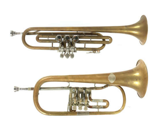 2 Trompeten 1. Hälfte 20. Jh, je mit Klappventilen, 1 x mit Typenschil… - photo 1 2 Trompeten 1. Hälfte 20. Jh, je mit Klappventilen, 1 x mit Typenschil… - photo 1