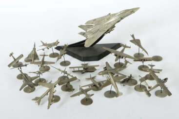 Sammlung Flugzeug-Modelle Franklin Mint, 1987, Zinn, 24 variierende Mo…