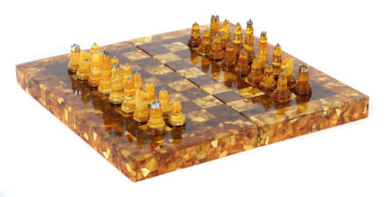 Bernstein-Schachspiel 20. Jh., das aufklappbare mikromosaike Spielbret… - photo 1