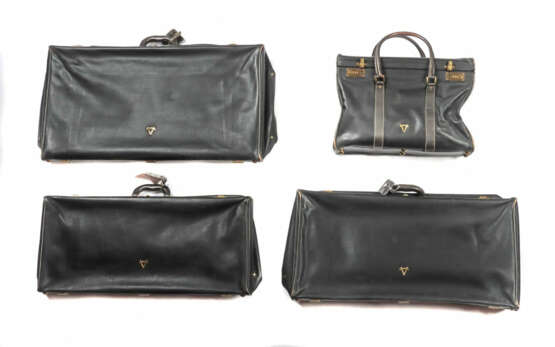 Taschen-/Kofferset für Mercedes SL (R107) wohl Italien, 1970er/80er Ja… - фото 1 Taschen-/Kofferset für Mercedes SL (R107) wohl Italien, 1970er/80er Ja… - фото 1