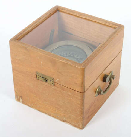 Schiffs-Kompass ca. 1930/40er Jahre, Messing, kardanischer Flüssigkeit… - photo 2 Schiffs-Kompass ca. 1930/40er Jahre, Messing, kardanischer Flüssigkeit… - photo 2