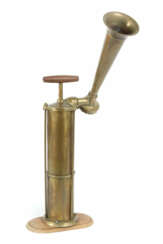 Nautisches Nebelhorn Tyfon/Schweden, Messing, mit Luftdruckzylinder zu…