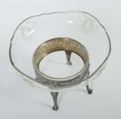 Jugendstil-Tafelaufsatz Um 1900- 1920, die eingesetzte Schale aus farb… - фото 2 Jugendstil-Tafelaufsatz Um 1900- 1920, die eingesetzte Schale aus farb… - фото 2