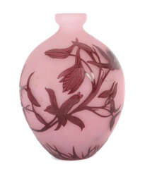 Delatte, André Frankreich 1887 -1953 ebenda. Kamee Vase mit Blumendeko…