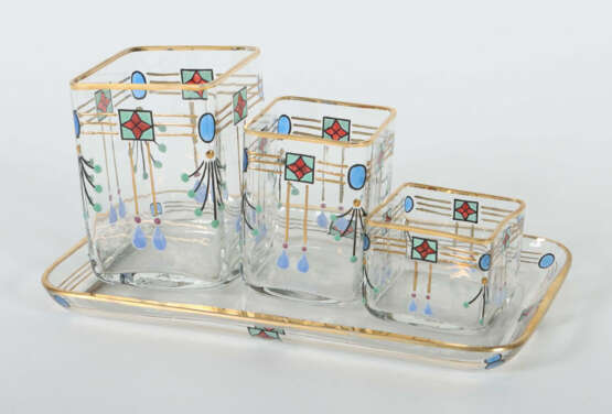 Riedl, Josef (attr.) Polaun/Tschechien, um 1920; Klarglas mit 3 quadra… - Foto 1 Riedl, Josef (attr.) Polaun/Tschechien, um 1920; Klarglas mit 3 quadra… - Foto 1