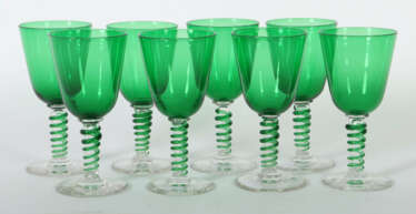 8 Weingläser Wohl Deutschland, 3. Drittel 20. Jh., grüne gefärbte Kup…