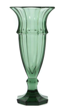 Fußvase in Grün Wohl Verreries Charles Schneider, Epinay/Seine, Frankr… - Foto 1 Fußvase in Grün Wohl Verreries Charles Schneider, Epinay/Seine, Frankr… - Foto 1