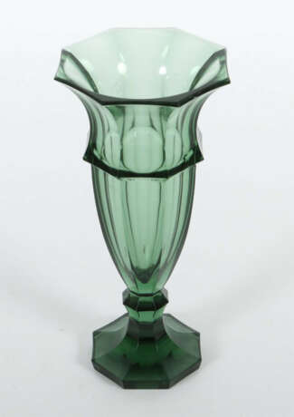 Fußvase in Grün Wohl Verreries Charles Schneider, Epinay/Seine, Frankr… - Foto 2 Fußvase in Grün Wohl Verreries Charles Schneider, Epinay/Seine, Frankr… - Foto 2