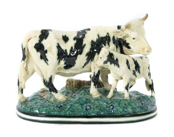 Kuh mit Kalb Karlsruher Majolika, Modellnummer: 1074 (18), Entwurf: wo… - фото 1 Kuh mit Kalb Karlsruher Majolika, Modellnummer: 1074 (18), Entwurf: wo… - фото 1