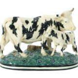 Kuh mit Kalb Karlsruher Majolika, Modellnummer: 1074 (18), Entwurf: wo… - фото 1