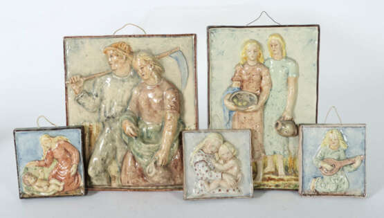 van Daalen, Fritz keramische Werkstätte Aalen; 5 Wandplatten mit Relie… - photo 1 van Daalen, Fritz keramische Werkstätte Aalen; 5 Wandplatten mit Relie… - photo 1