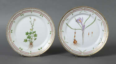 2 Teller mit Dekor ''Flora Danica'' Royal Copenhagen, Dänemark, 1969-7…