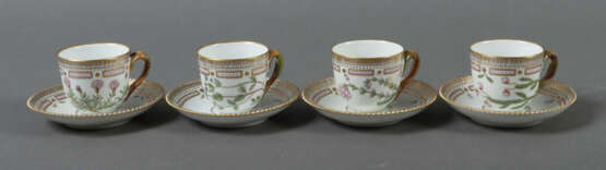 4 Mokkatassen mit 4 Unteren mit Dekor ''Flora Danica'' Royal Copenhage… - Foto 1
