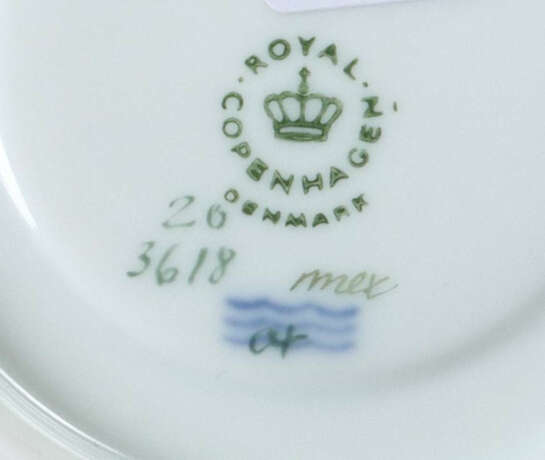 4 Mokkatassen mit 4 Unteren mit Dekor ''Flora Danica'' Royal Copenhage… - Foto 2