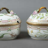 Paar leicht variierende Deckelterrinen mit Dekor ''Flora Danica'' Roya… - photo 1